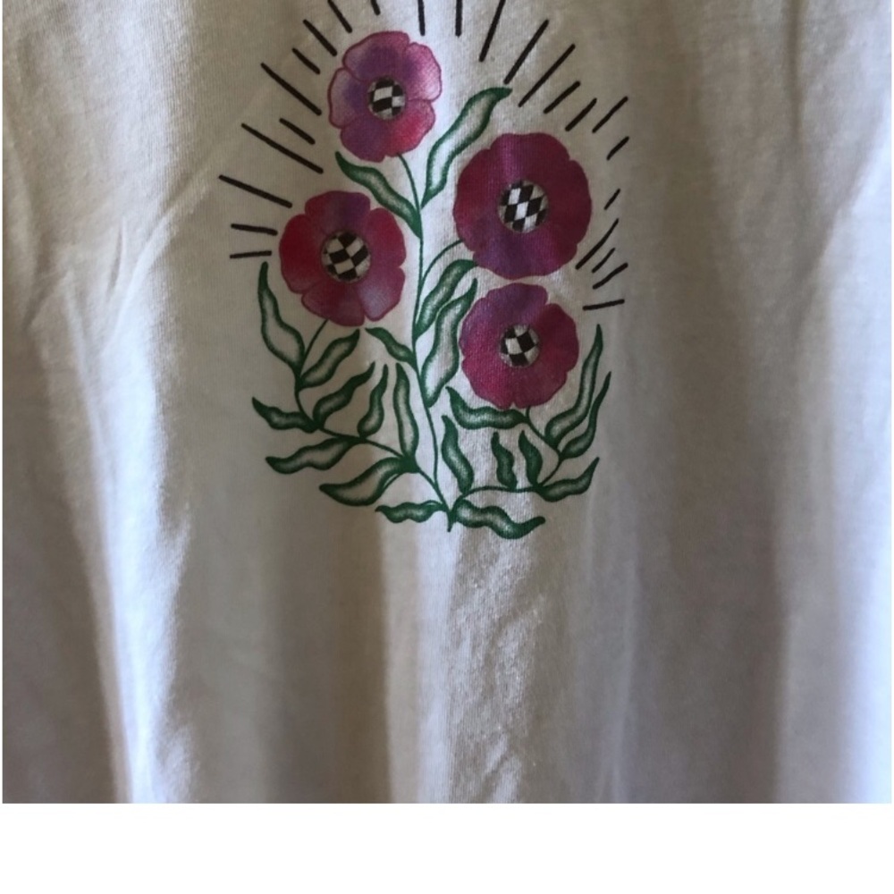 Torrid Classic Fit white floral graphic short sleeve tee in size 0=L